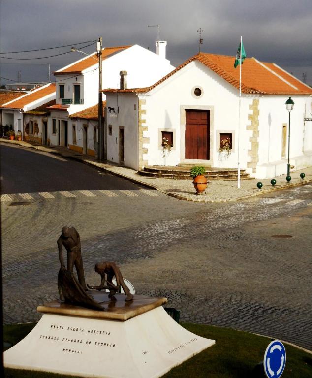 Casa Do Largo - Golega - Turismo De Habitacao Hotel ภายนอก รูปภาพ